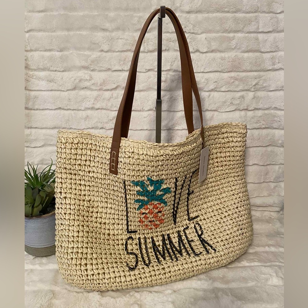 ✨🆕✨New Straw Studios Natural Tote with Brown Handles